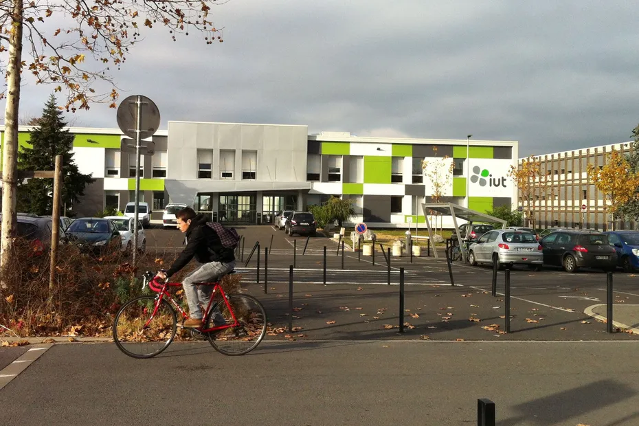 5edf3c8aef0fc iut clermont 3370655